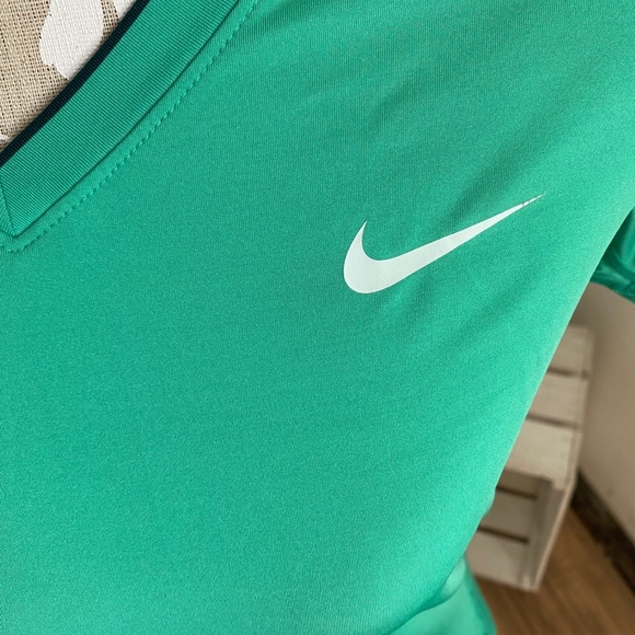 🌿3/$30🌿 Nike dri-fit vneck tee - Picture 2 of 3
